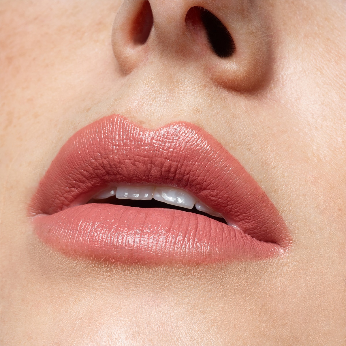 INTENSE MATTE LIP+CHEEK PENCIL (LÁPIZ PARA LABIOS Y MEJILLAS)